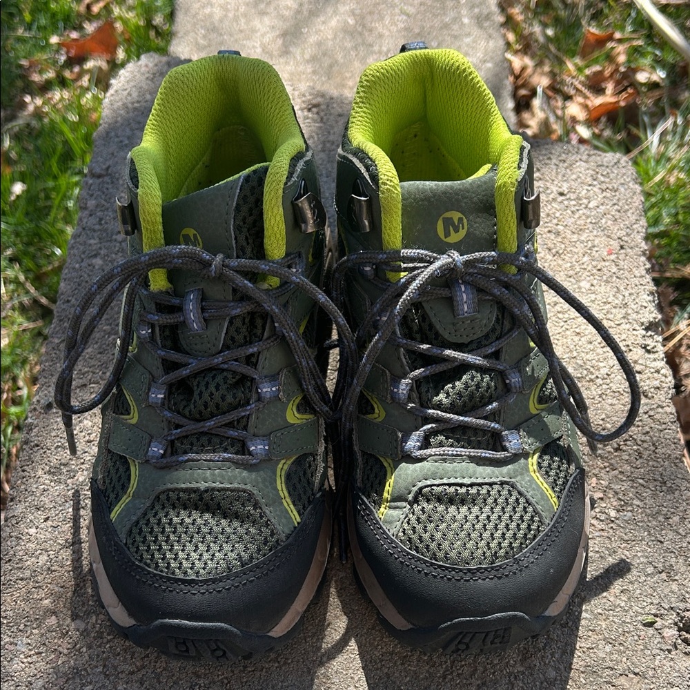 Keen hiking shoes